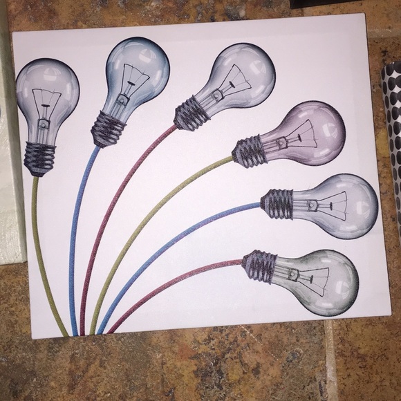 Room decor - Picture 3 of 7